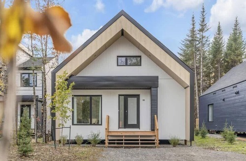 Pont-Rouge Ski Chalet | Artemis | Family-Friendly | Wooded & Private Spa