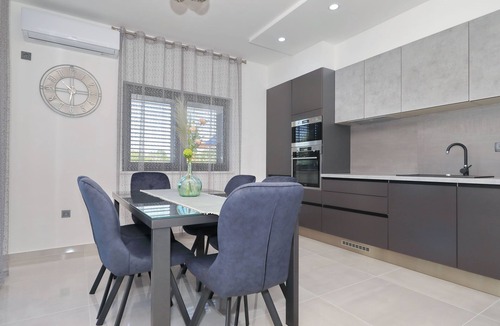 Brisevo House | Artemis vacation home with balcony, terrace and garden - Holiday home Artemis