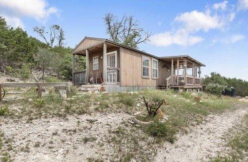 Kerrville Cabin | Artesia Hilltop Cabin