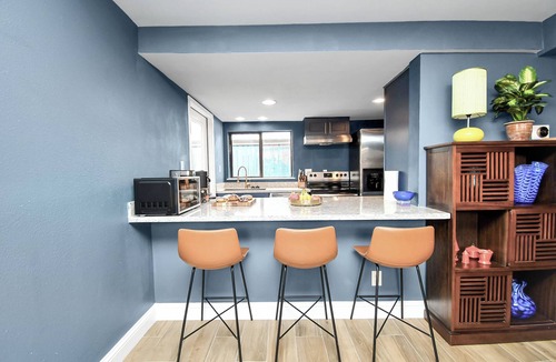 Neartown House | Artful Elegance with Pool & a Private Jacuzzi