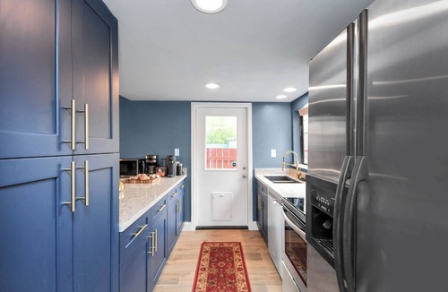 Neartown House | Artful Elegance with Pool & a Private Jacuzzi