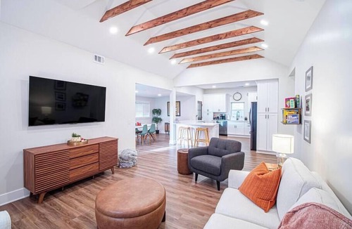 Marietta Apartment | Artful Escape at Marietta Square