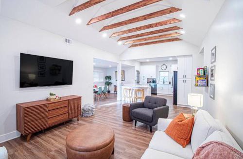 Marietta Apartment | Artful Escape at Marietta Square