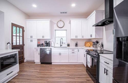 Marietta Apartment | Artful Escape at Marietta Square