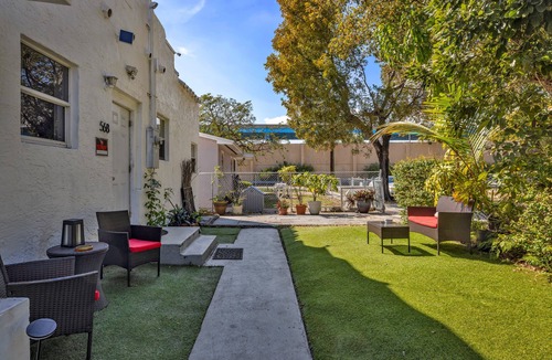 Buena Vista House | Artful King Room With Free Parking