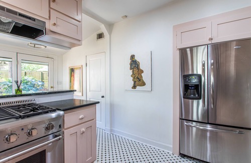 Oakhurst House | Artfully designed bungalow