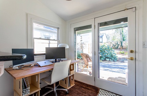 Oakhurst House | Artfully designed bungalow