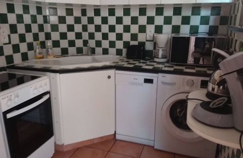 Saint-Julien-de-Civry Cottage | Artists' cottage