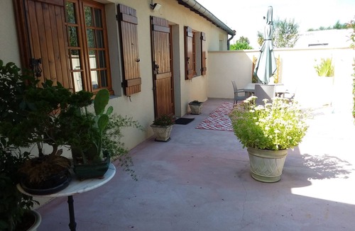 Saint-Julien-de-Civry Cottage | Artists' cottage