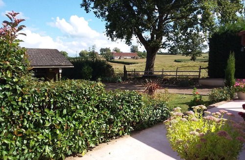 Saint-Julien-de-Civry Cottage | Artists' cottage