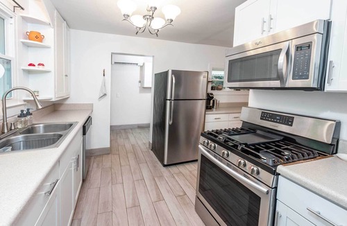 Spruce Pine House | Artisan Gem - 2 BR/1 Bath