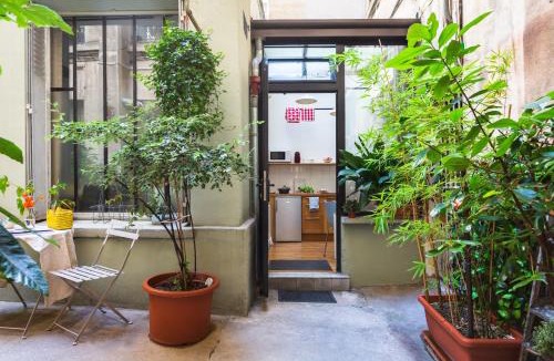 Quartier de la Porte-Saint-Denis Apartment | Artisan Lofts near Marais