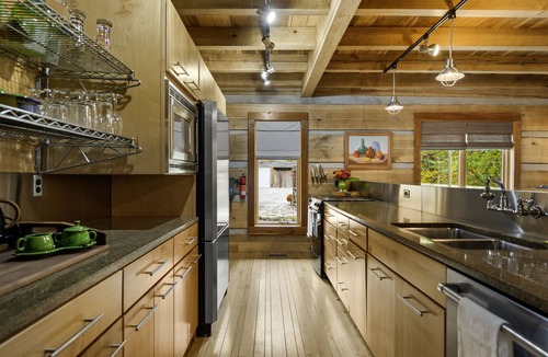 Unionville Cabin | Artisan Log Haven: 40-Acre Forest Sanctuary