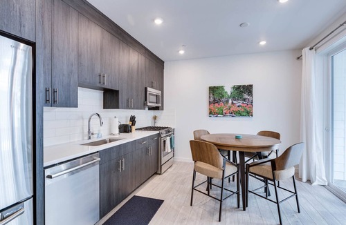 Kenton Condo | Artist #5–Just Steps from the Max