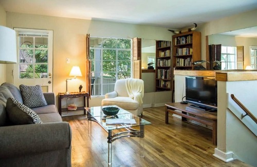 Cherrywood House | Artist Home Upstairs unit duplex in Historic Cherrywood