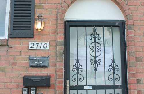 Eastwick Apartment | Artist in the Barn - Artsy 2BR Apartment w Parking near Airport