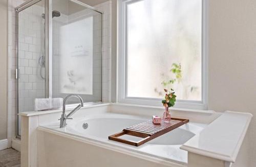 Cedar Park House | Artist Retreat at Cypress Creek - Hotub - Sleeps 9