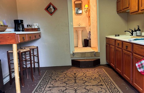 El Rito House | Artist Retreat ~Canjilon Lake ~Dist 51~Hiking