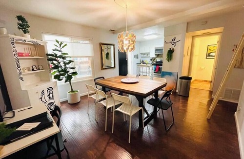 Southeastern Sacramento Condo | Artist's Condo with 2 Bedroom & Arcade