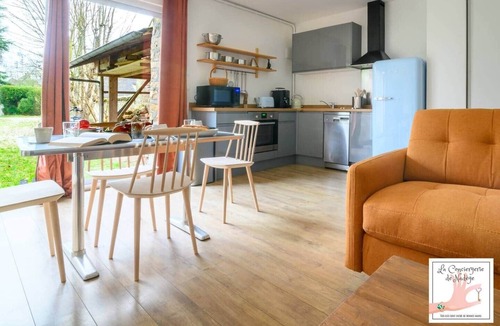 Noisy-sur-Ecole House | Artist's gîte between forest and sandstone