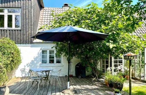 Horslunde House | Artist's House In First Row By Smålandshavet