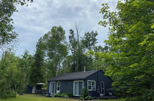 Saugeen 29 Cottage | Artist's Lakehouse - Cozy Private Cottage by Lake Huron - Sleeps up to 5 people