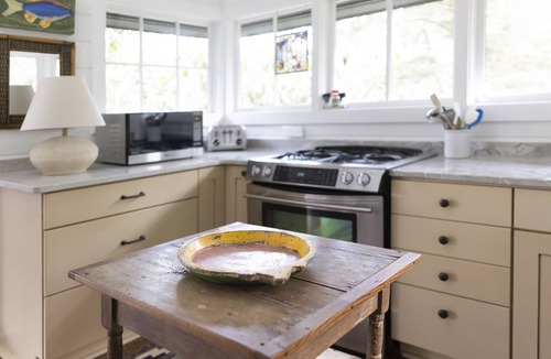 Highlands Cottage | Artist's Studio In The Treetops, Walkable, Canoes