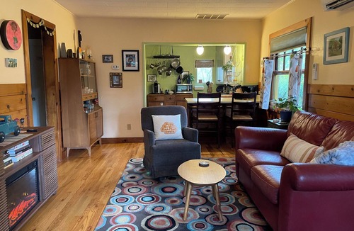 Corvallis Cottage | Artist/Writer retreat- fab breakfast!