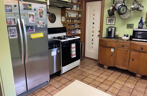 Corvallis Cottage | Artist/Writer retreat- fab breakfast!