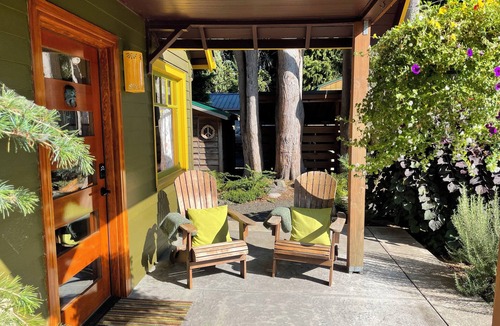 Corvallis Cottage | Artist/Writer retreat- fab breakfast!