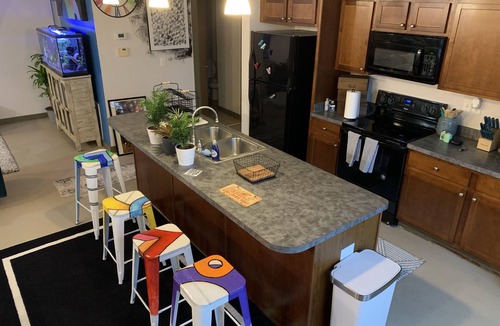 Capitol View Condo | Artistic 2-Bedroom Loft Downtown