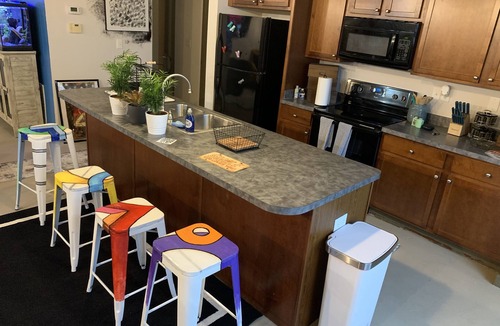 Capitol View Condo | Artistic 2-Bedroom Loft Downtown