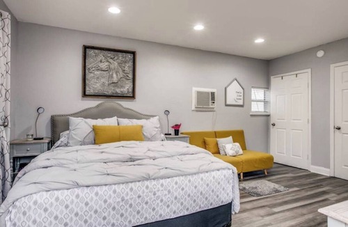 North San Antonio - SAT Apartment | Artistic Alamo Studio