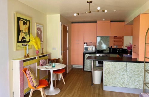 Kidbrooke with Hornfair Apartment | Artistic Apartment