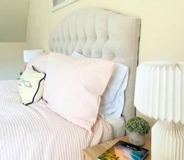 Leeds Villa | Artistic, Bright & Spacious 3 Bedroom Home