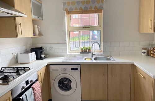 Leeds Villa | Artistic, Bright & Spacious 3 Bedroom Home