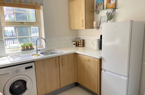 Leeds Villa | Artistic, Bright & Spacious 3 Bedroom Home