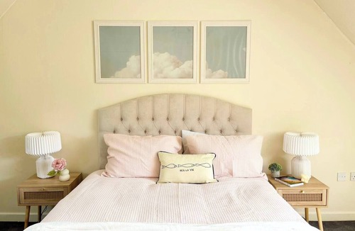 Leeds House | Artistic, Bright & Spacious 3 Bedroom Home