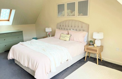 Leeds House | Artistic, Bright & Spacious 3 Bedroom Home