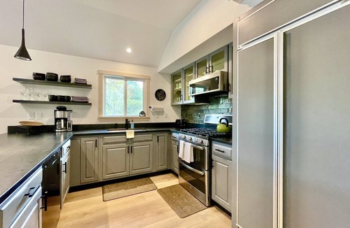 Boothbay Cottage | Artistic Cottage on Knickerbocker Lake with kayaks