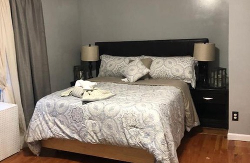 Queens Apartment | Artistic Cozy Home