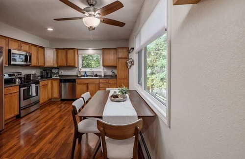 Downtown Anchorage Apartment | Artistic downtown 2br king bed