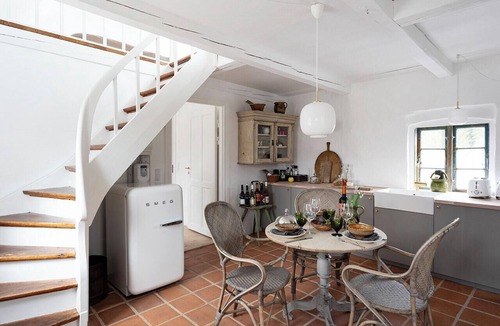 Hadsten House | Artistic gardener's house at Kollerup Estate