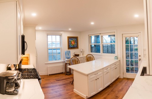 Salem House | Artistic Historical home, walkDT