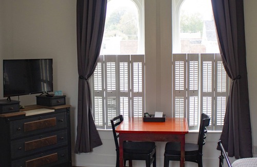 Paris Bed & Breakfast | Artistic Lodging King Suite