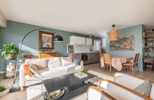 Silly-Gallieni Apartment | Artistic Poise, by Veeve