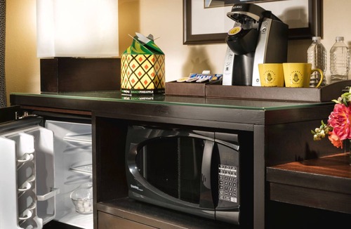 Lower Queen Anne Hotel | Artistic Room Perfect for Exploring Space Needle & Seattle Center, Pool Access