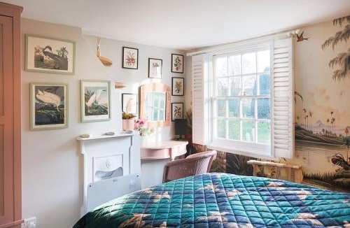Cowfold Apartment | Artists Hideaway
