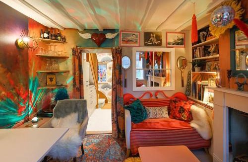 Cowfold Apartment | Artists Hideaway