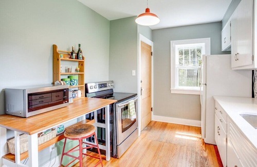 South Bend House | Artist’s Vintage Home 5 mins from ND Campus